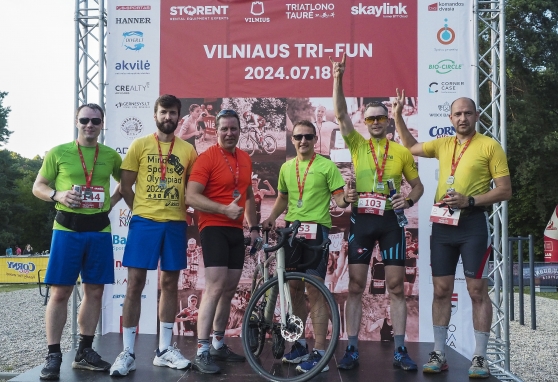 NVI komanda jėgas išbandė Vilniaus triatlone