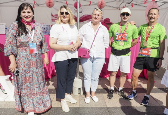 „Vilniaus maratone“ NVI onkologai ir IWAV savanorės visuomenei pasakojo apie krūties vėžio prevenciją